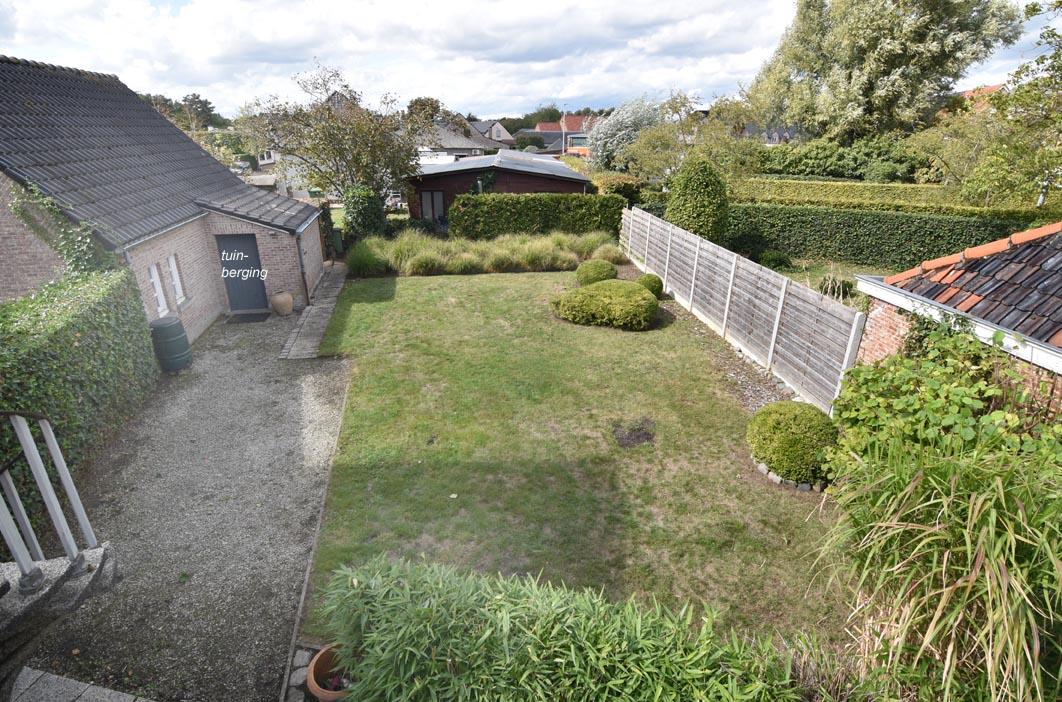 tuin te bereiken via het terras of de carport