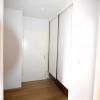 inkomhal met vestiaire en gastentoilet